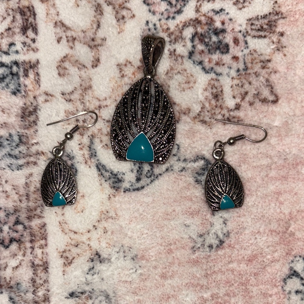 Elegant Silver and Turquoise Necklace Set